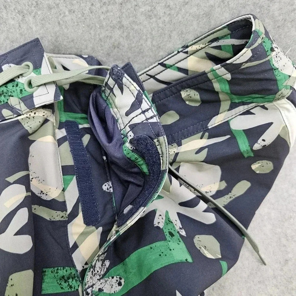 Adidas Floral Beach Tech Shorts Green‎ and Gray Men's Size 37 - Picture 7 of 8